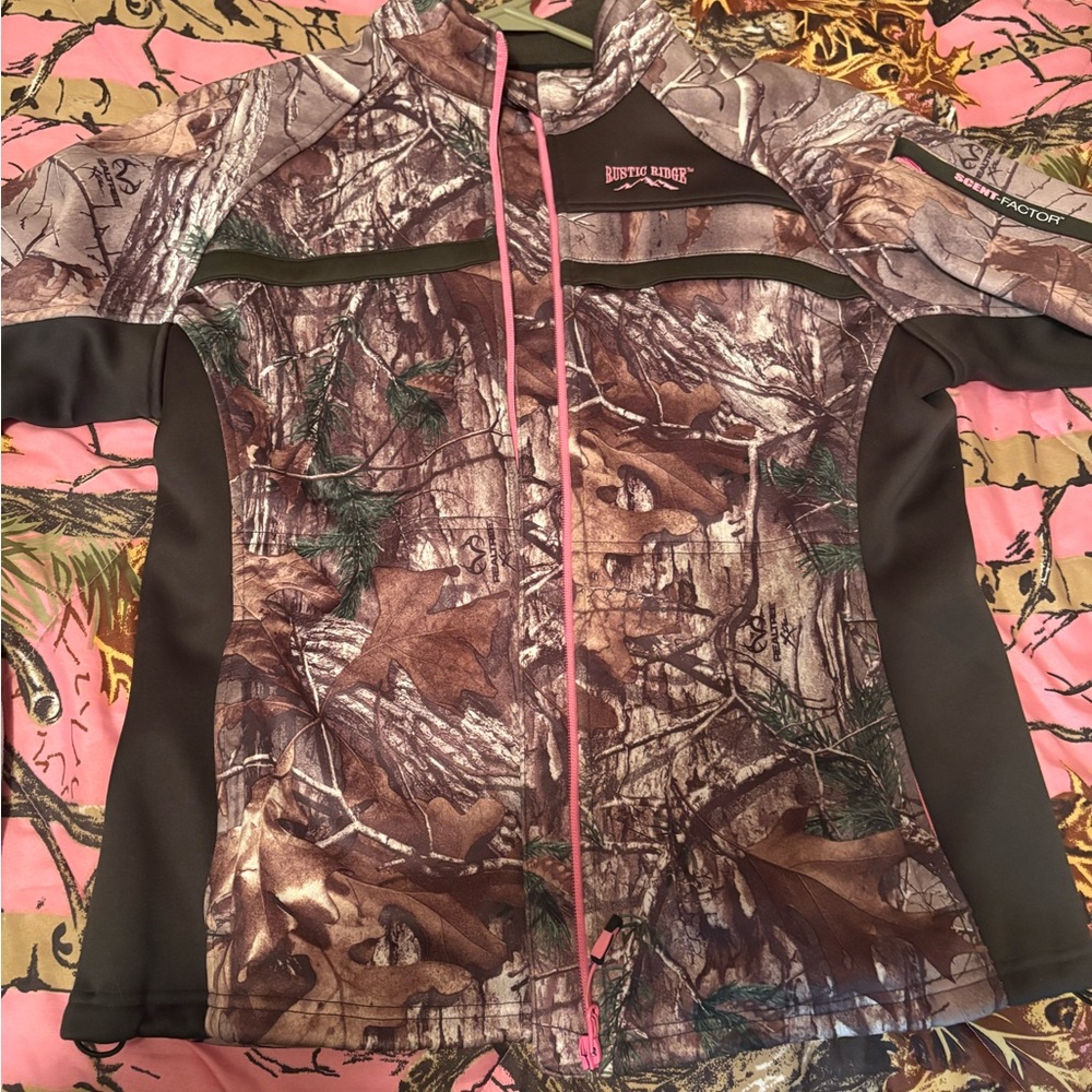 Rustic ridge real tree Women's Camouflage Utility Jacket with Pink Trim